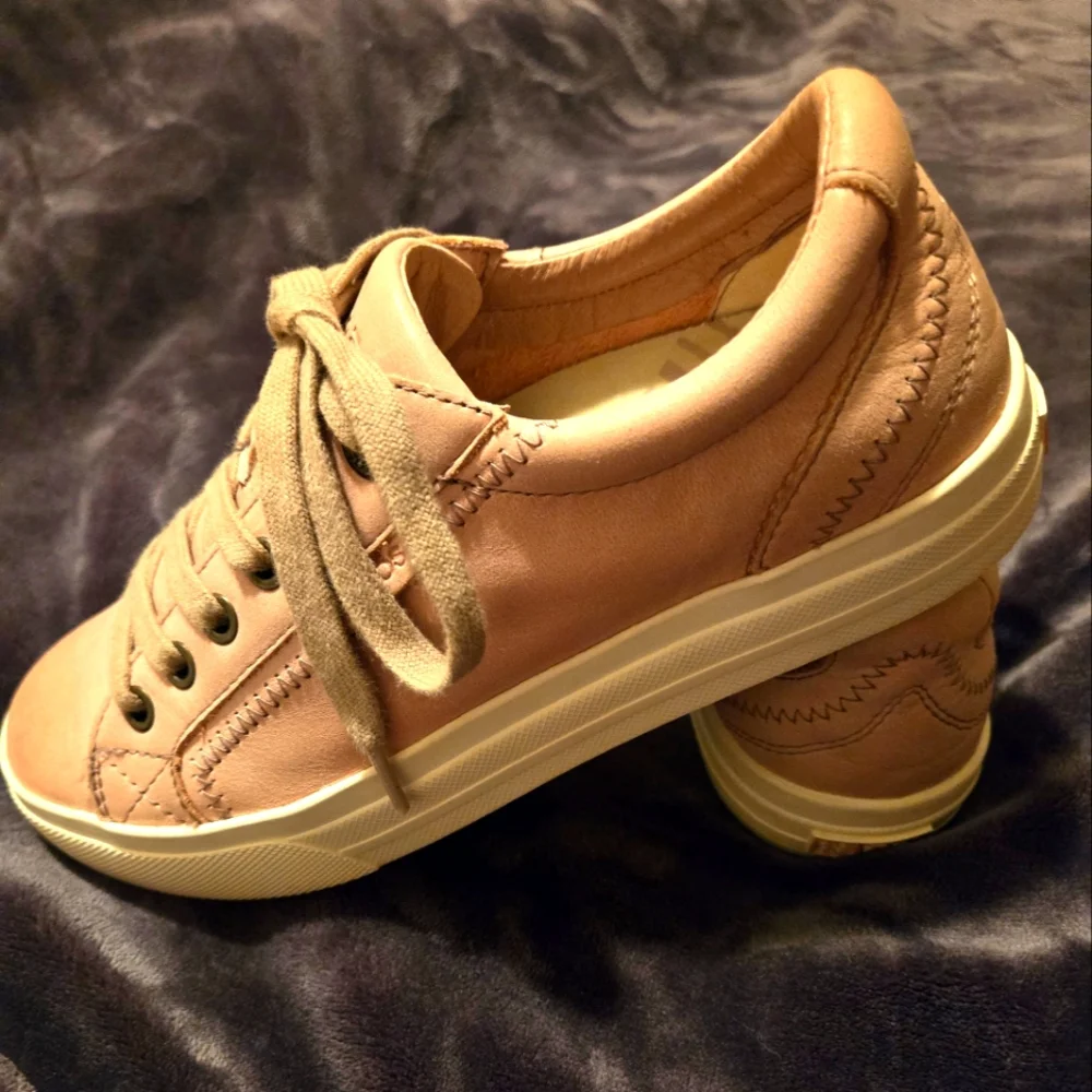 Woman's Taos Plim Soul Lux Sneakers - Picture 1 of 8